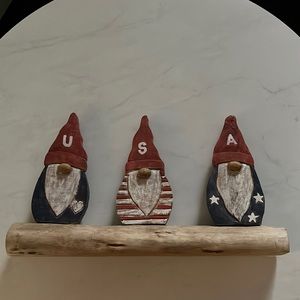 21 inches long and 11 inches tall